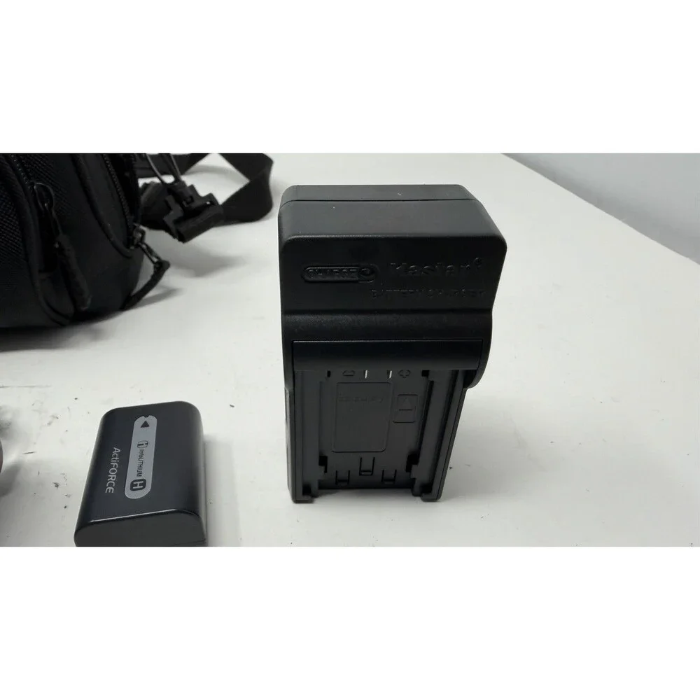 Sony HDR-CX100 Handycam Digital Camcorder Black Battery/Charger CLEAN TESTED
